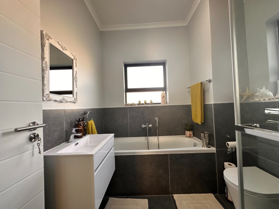 3 Bedroom Property for Sale in Sandown Western Cape
